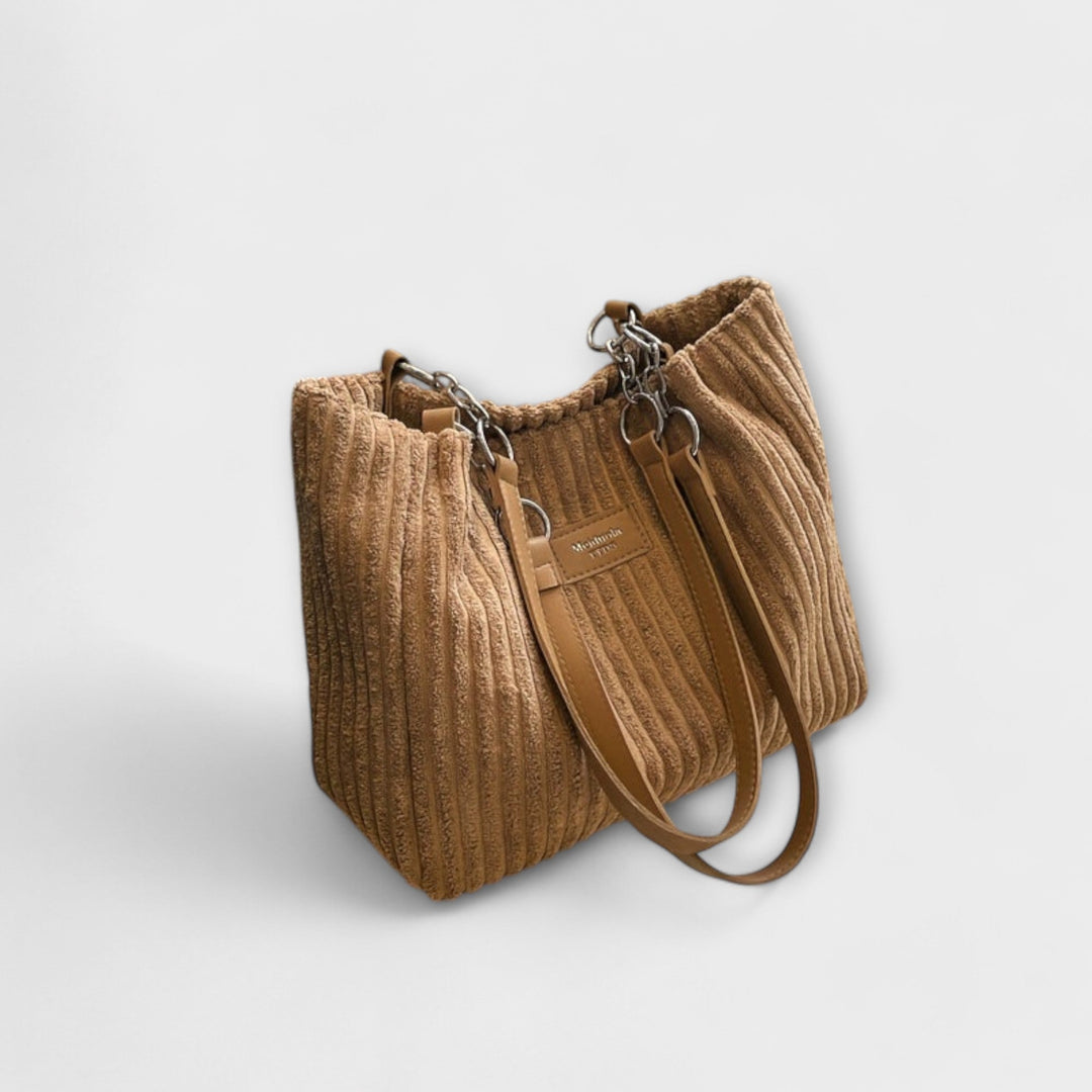 Alvinda trendy shoulder bag in green displayed against a neutral background
