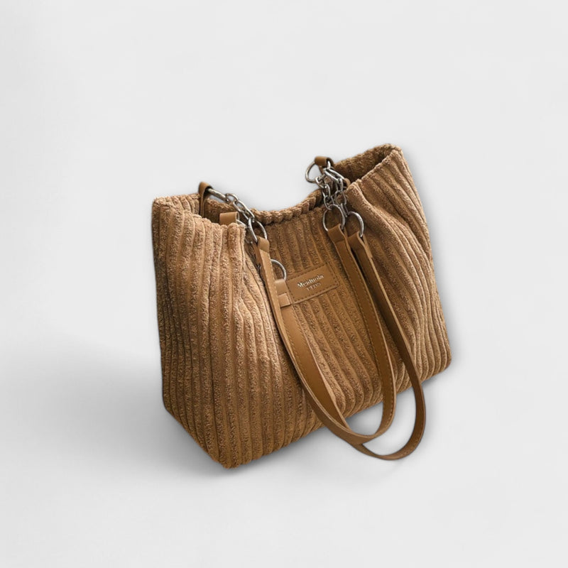 Alvinda trendy shoulder bag in green displayed against a neutral background