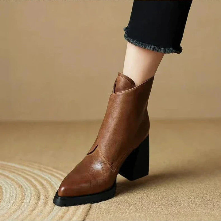 Florimay Aziel black boots worn with skinny jeans for an everyday look