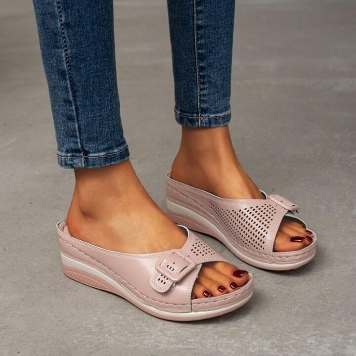 Babette orthopedic flat sandal in dark blue sole detail on white background