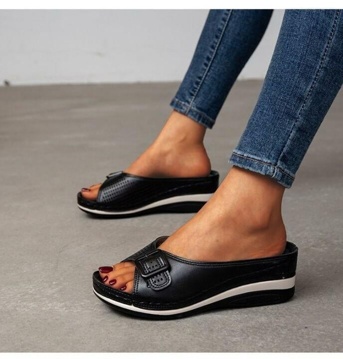 Babette orthopedic flat sandal in black close-up of strap buckle and detailing