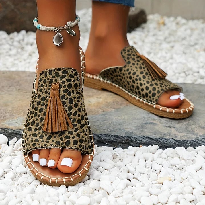 Close-up of the contoured cushioned insole of the Calla flat sandals