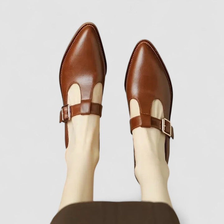 Carmen orthopedic shoe sole and arch support detail, showcasing the cushioned footbed