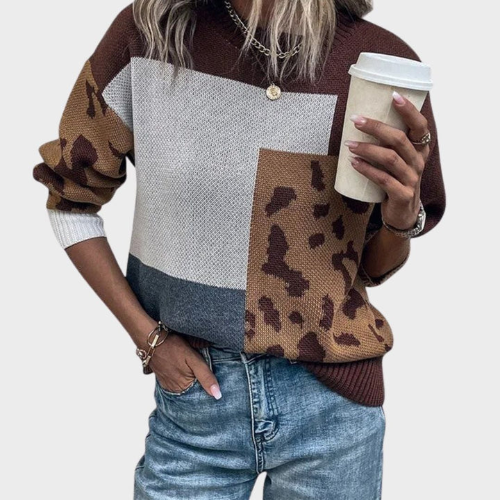 Front view of the Caroline sweater in brown, showcasing its soft fabric and flattering relaxed silhouette