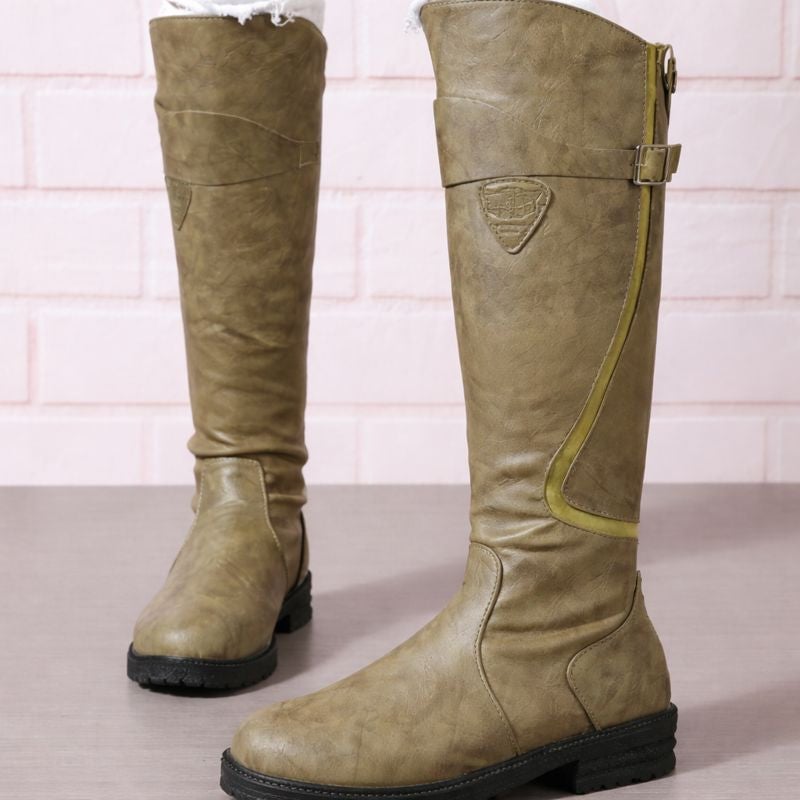 Christine waterproof boots in black paired with straight-leg jeans for a casual city look