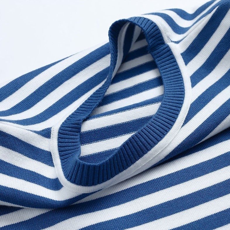 Woman in the Dana striped T-shirt in black, knotted at the waist for a stylish casual look