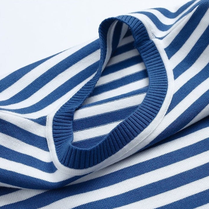 Woman in the Dana striped T-shirt in black, knotted at the waist for a stylish casual look