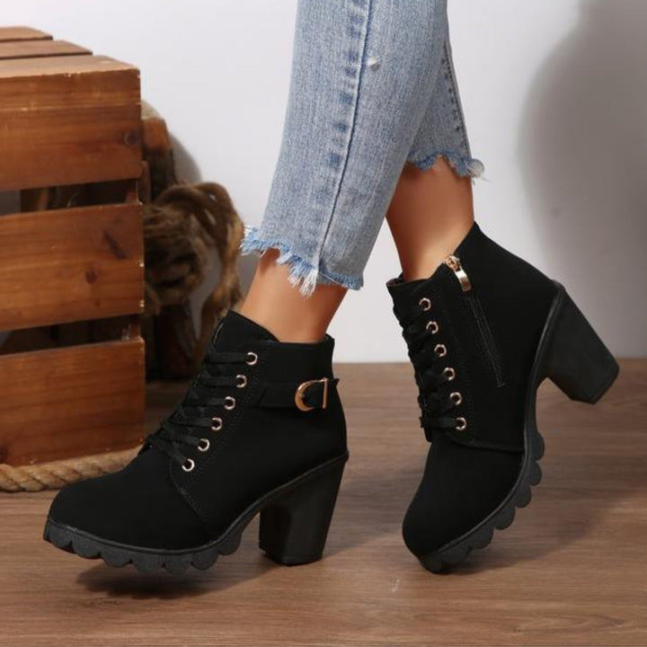 Women's chic lace-up chunky ankle boots in black with a sturdy sole and classic lace-up front