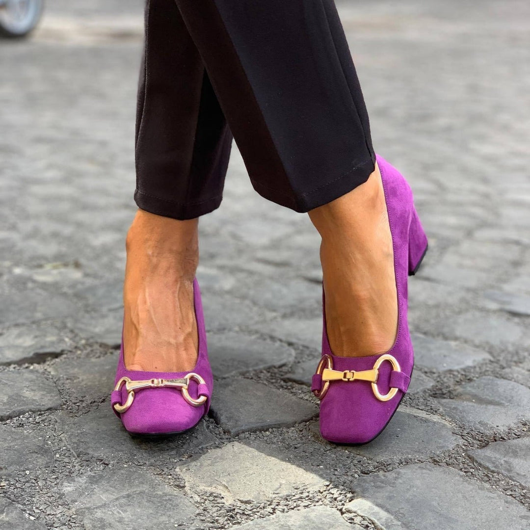 Dora elegant sandals in purple with minimalist straps and a sleek, flattering silhouette
