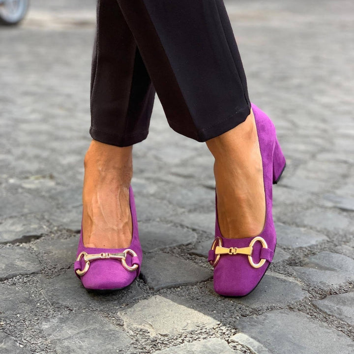 Dora elegant sandals in purple with minimalist straps and a sleek, flattering silhouette