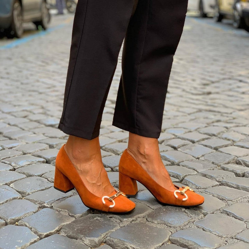 Dora elegant sandals in light brown shown from a side angle highlighting supportive strap detail
