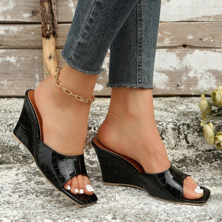 Woman wearing Eden blue wedge shoes with denim jeans