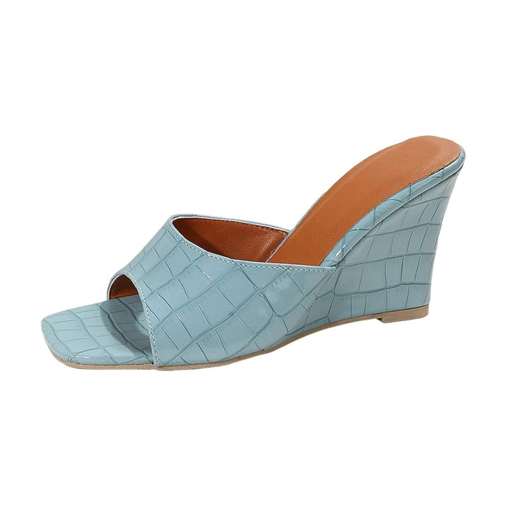 Eden wedge shoe in nude at an angle highlighting the wedge profile