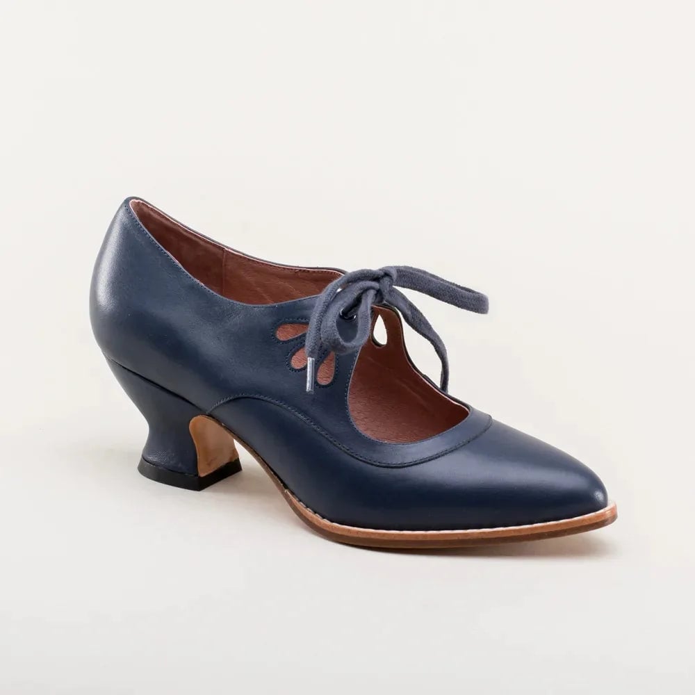 Evangeline flat cushioned sandals cushioned footbed detail close-up