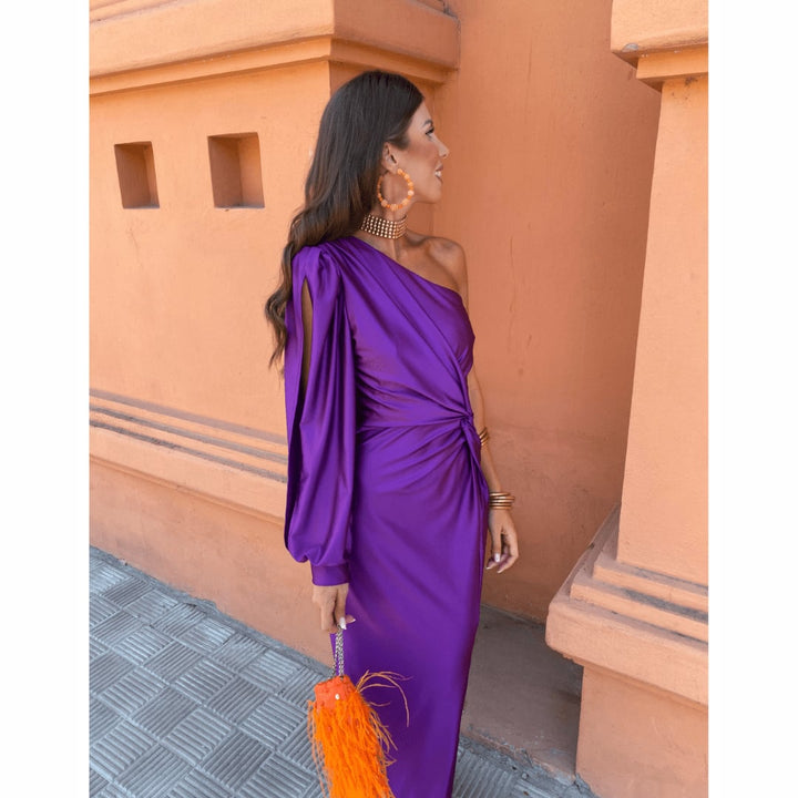 Close-up of the Felicity dress bodice and waist-enhancing contour in lavender