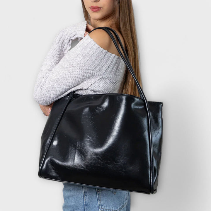 Freydis handbag in dark brown showing structured shape and shoulder straps