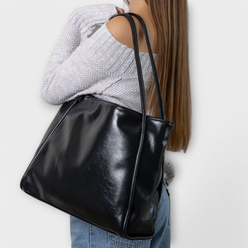 Close-up of Freydis handbag hardware and exterior detailing