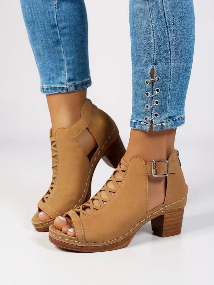 Halle cushioned criss-cross sandals in light brown, front view on a clean background