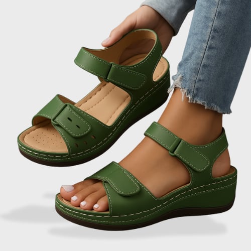Harlow women's orthopedic cushioned sandal in green, front three-quarter view