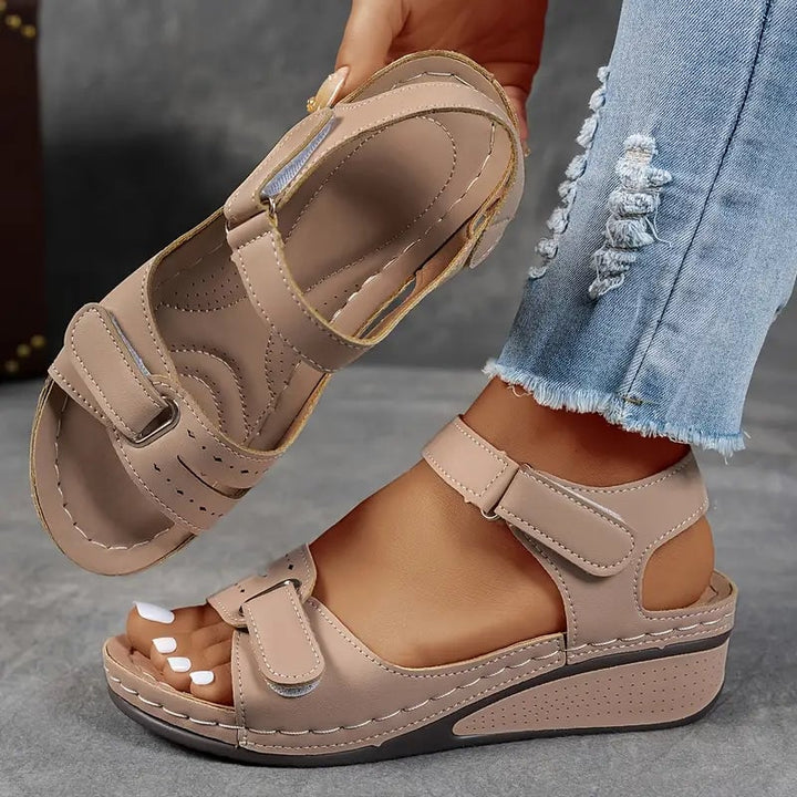 Harlow women's orthopedic cushioned sandal in khaki, front three-quarter view