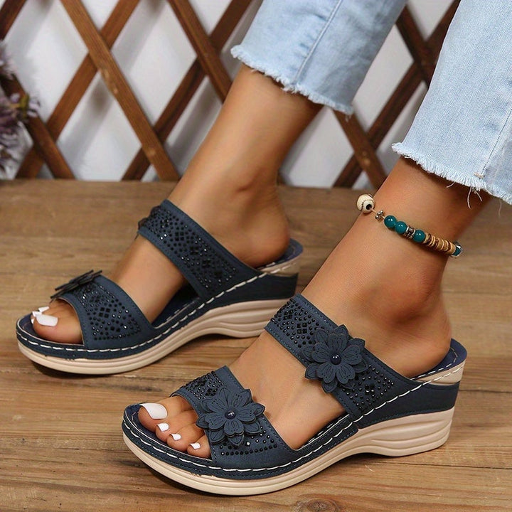Heath wedge slides in black styled with a casual summer outfit