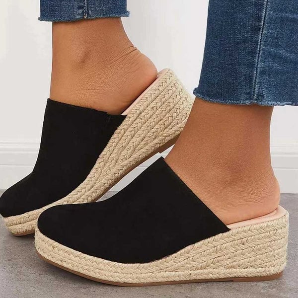 Top-down view of Iris women's sandals in black showcasing secure strap placement and sleek sole