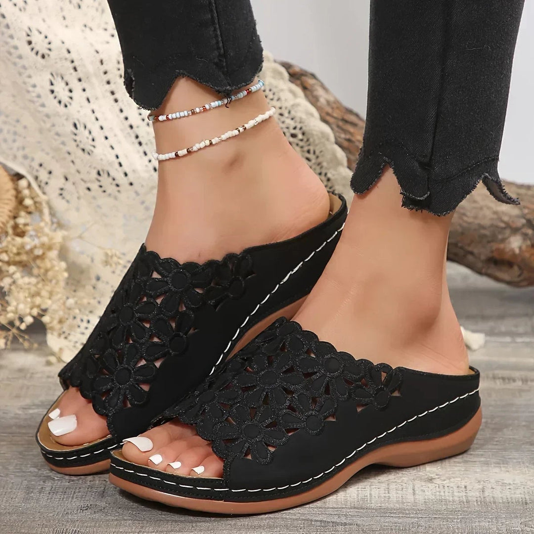 Isla women's floral comfort sandals in black with cushioned insole and slip-resistant sole