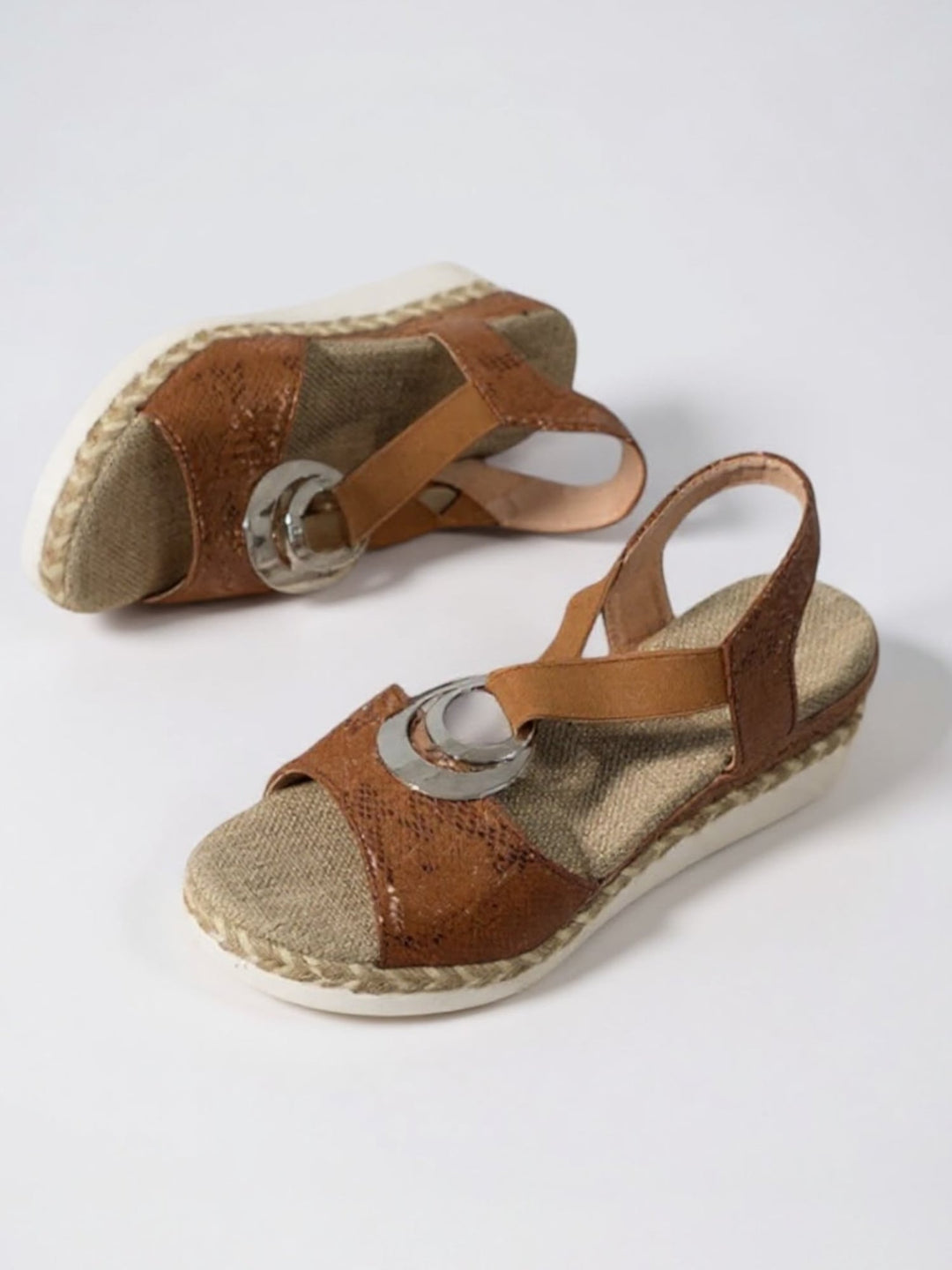 Jade cushioned sandals in brown, heel and sole detail view