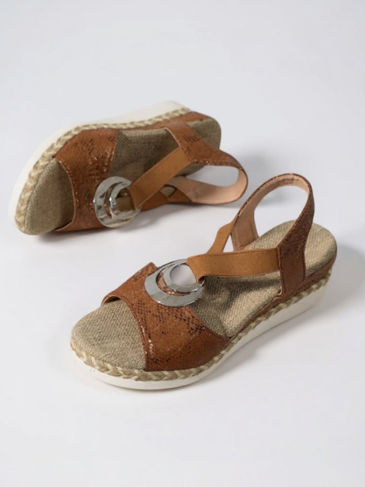Jade cushioned sandals in brown, heel and sole detail view