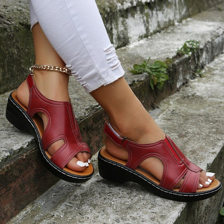 Jodie orthopedic sandal sole showing 4 cm supportive base and gel cushioning layer