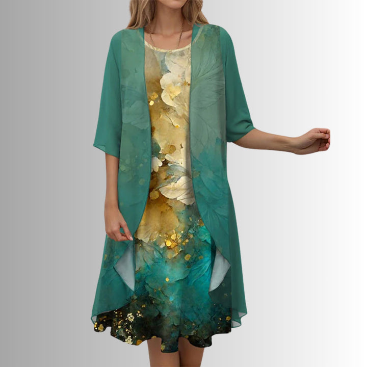 Detail shot of the short-sleeve blouse from the Florimay 2-piece coordinated set