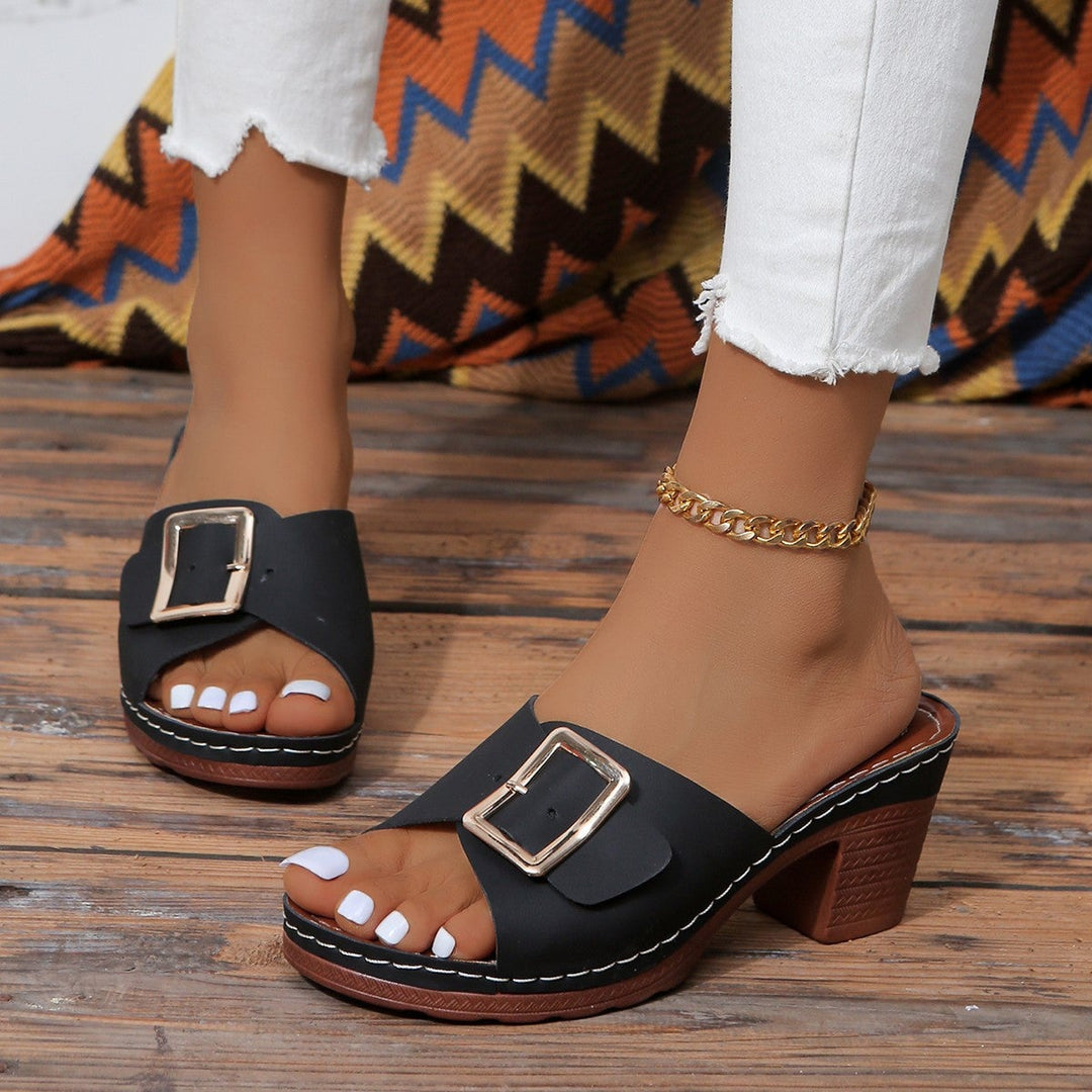 Kit women's sandal in white, front view on light background