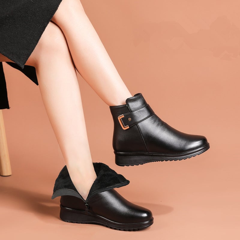 Close-up of Lucy boot's textured anti-slip outsole for wet and icy surfaces