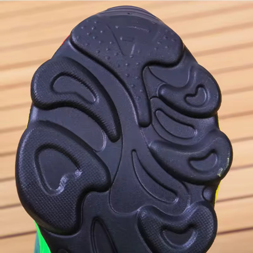 LumiSneak orthopedic sneaker heel detail showing supportive construction