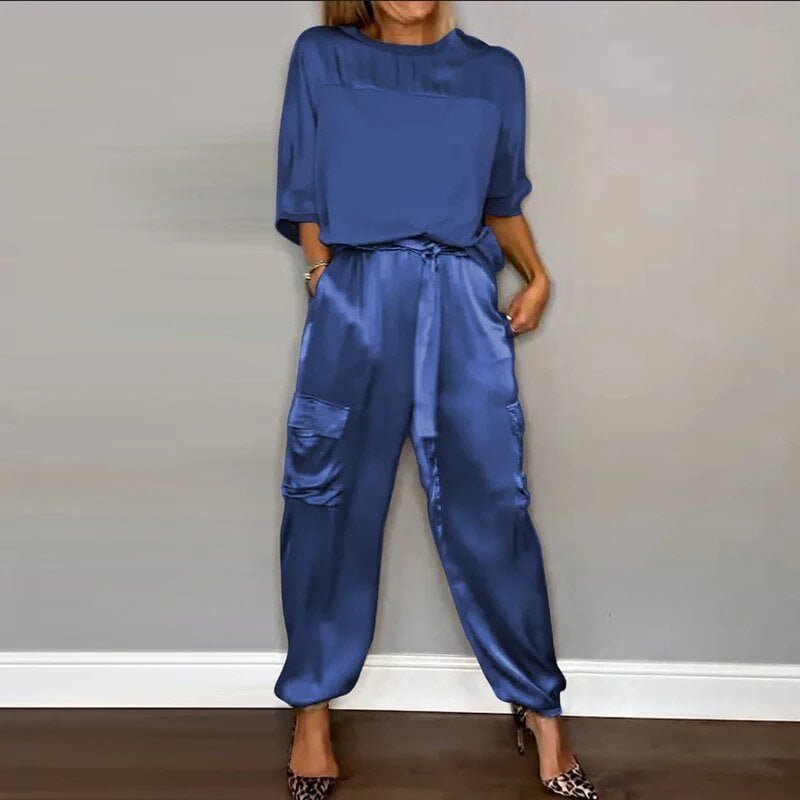Animated close-up detail of the Luna relaxed clothing set fabric and minimalist design