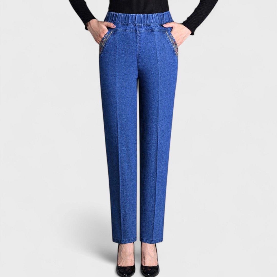 Woman wearing light blue stretch jeans with elastic waist and side pockets, styled casually