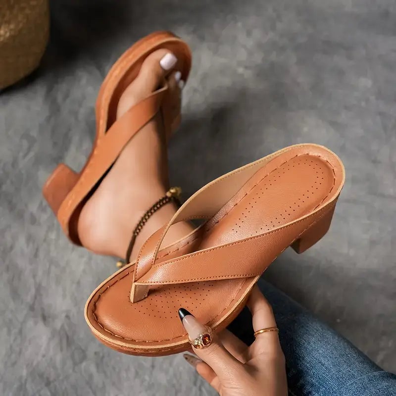 Marilyn orthopedic slippers animated detail showing cushioned footbed and heel structure