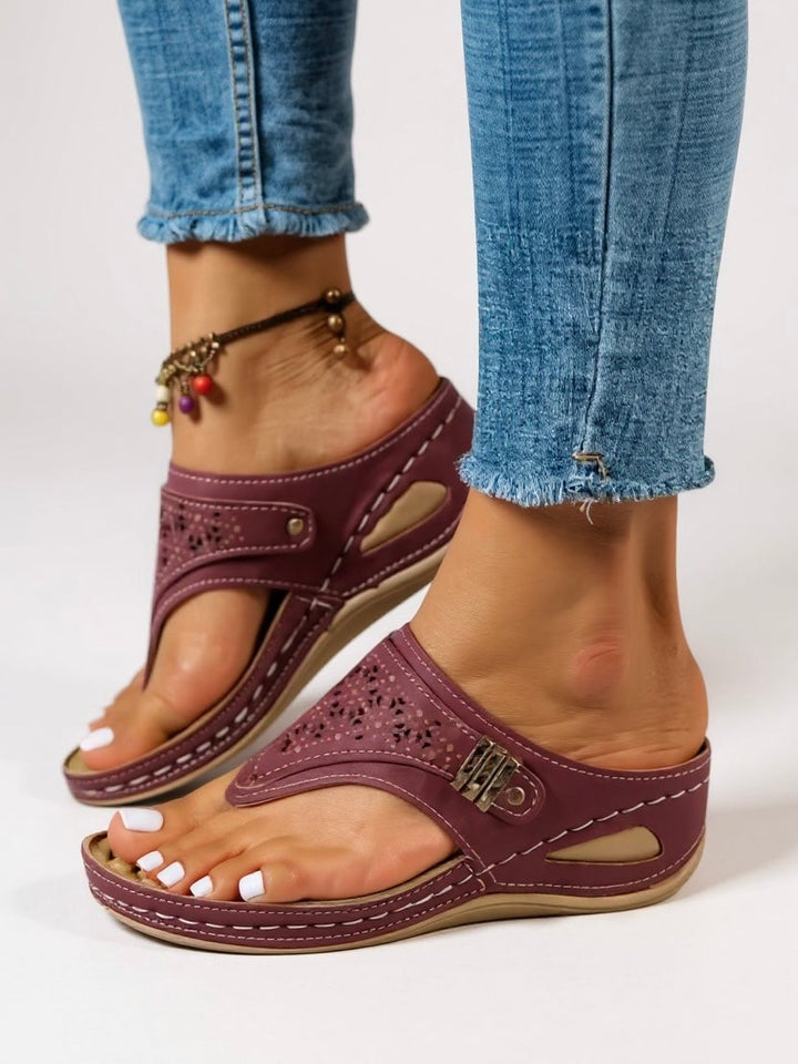Marinette women's cushioned adjustable sandals in blue styled with a casual summer outfit, lifestyle shot