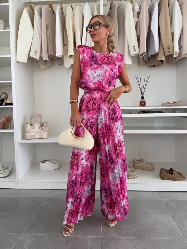 Close-up of Mirabelle wide-leg pants fabric and relaxed fit detail