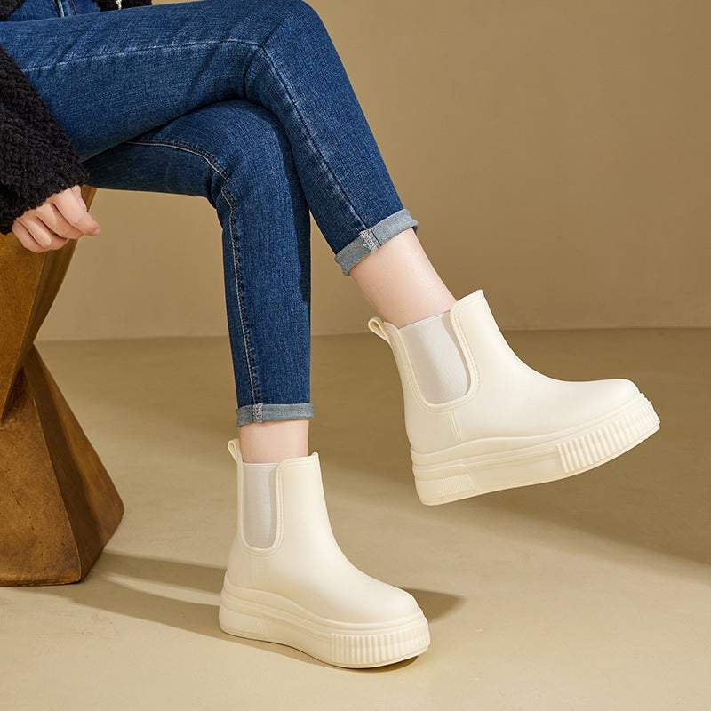 Mona black rain boots paired with skinny jeans for an everyday wet-weather look