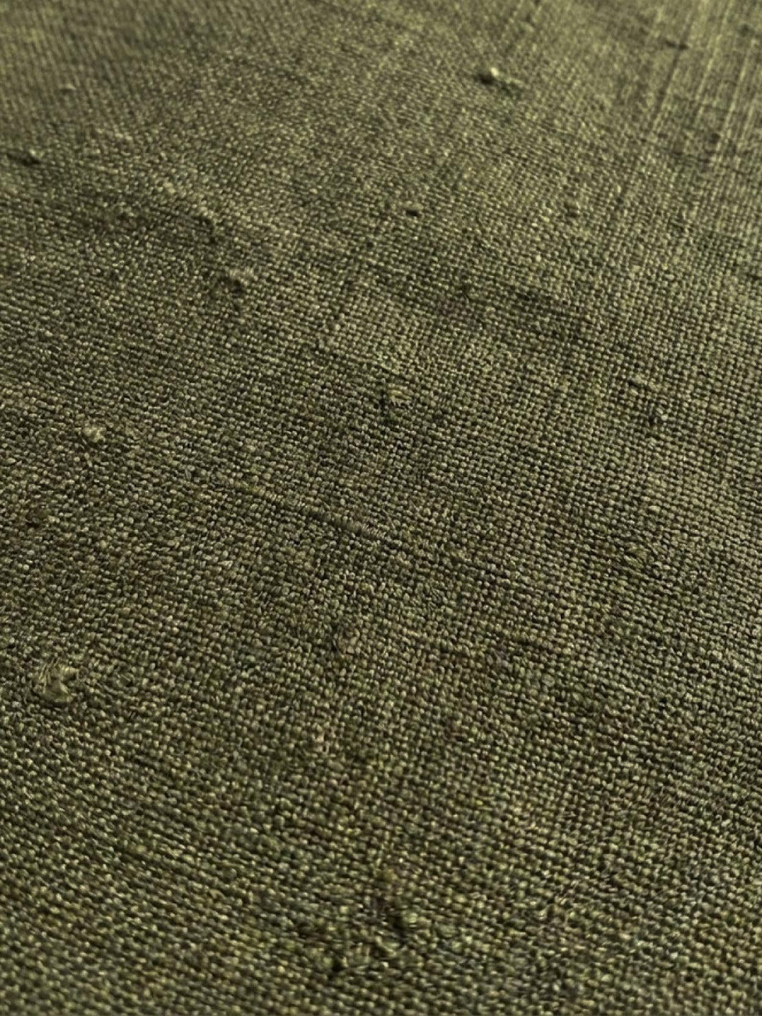 Close-up of crew neck tank top in beige from the Olivia set
