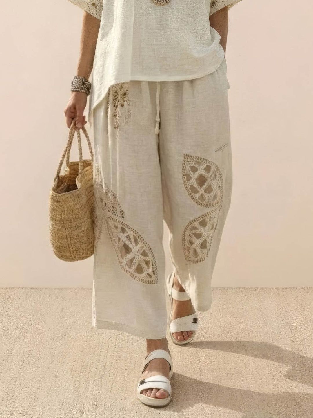 Paloma set in Sunburst Medallion showing print repeat detail