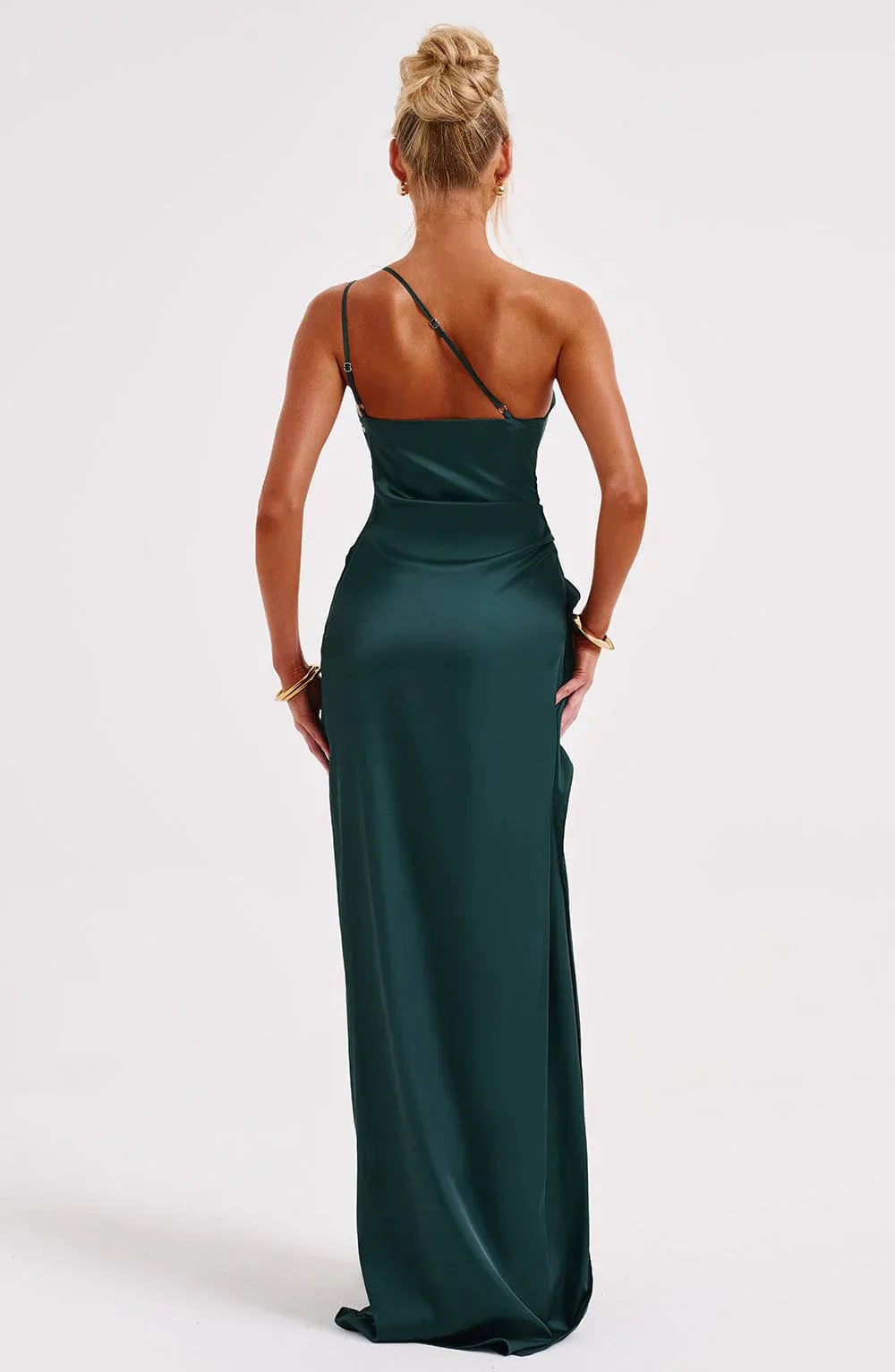 Black one-shoulder dress close-up waist and hip fit