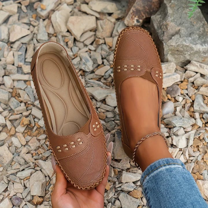 Close-up of Paulette flat anti-slip rubber sole on neutral background