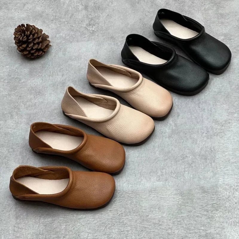 Close-up of Pearl sandal non-slip sole in brown vegan leather