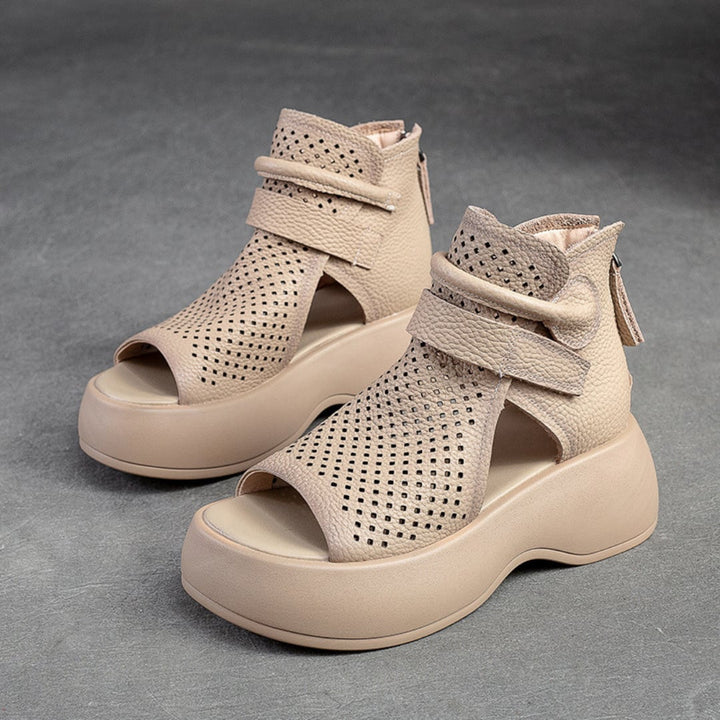 Presley women's orthopedic sandal in black, side profile on white background