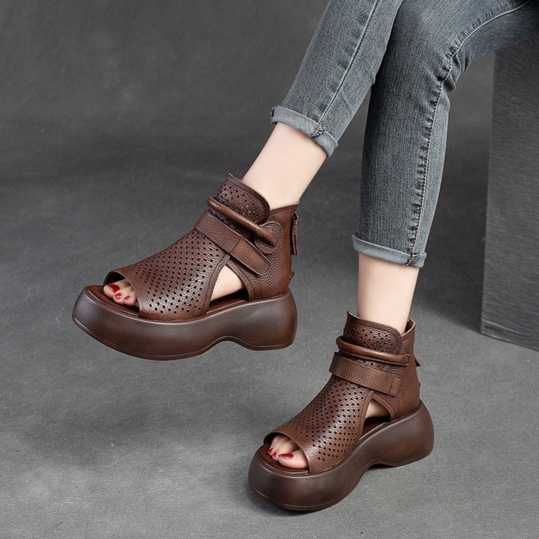 Presley women's orthopedic sandal in black, top view highlighting strap detail