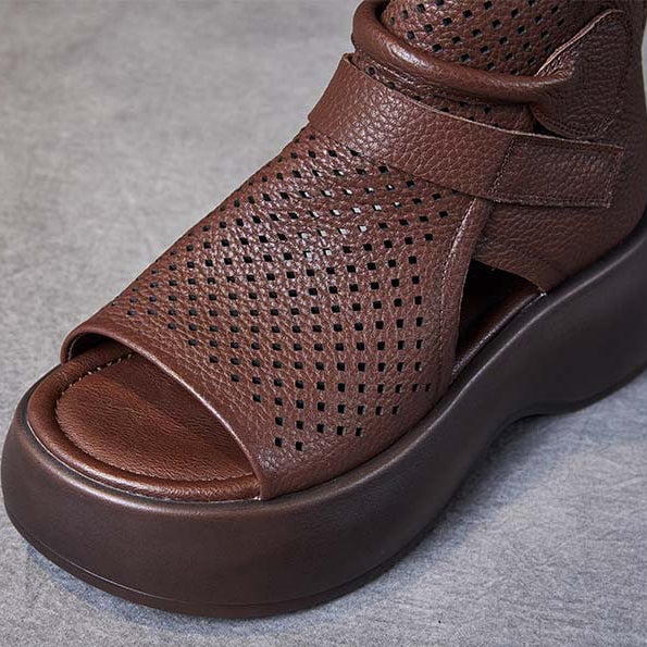 Presley women's orthopedic sandal in beige, angled front view