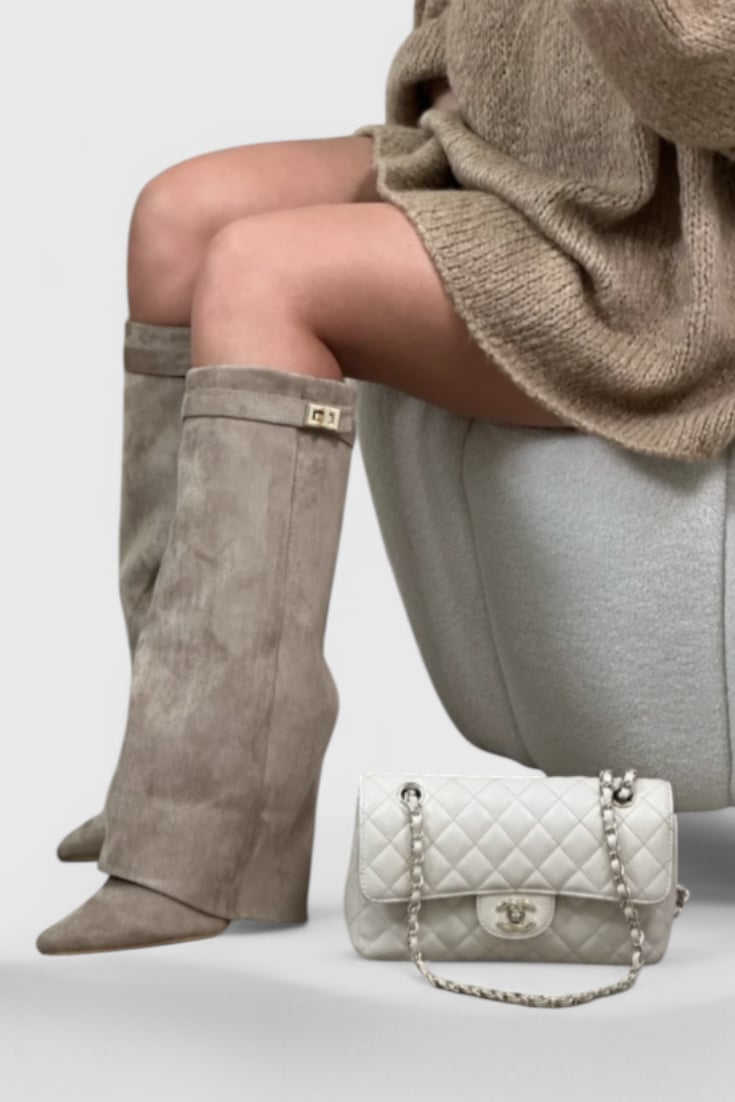 Detail shot of Raya everyday boots in gray highlighting the smooth upper material