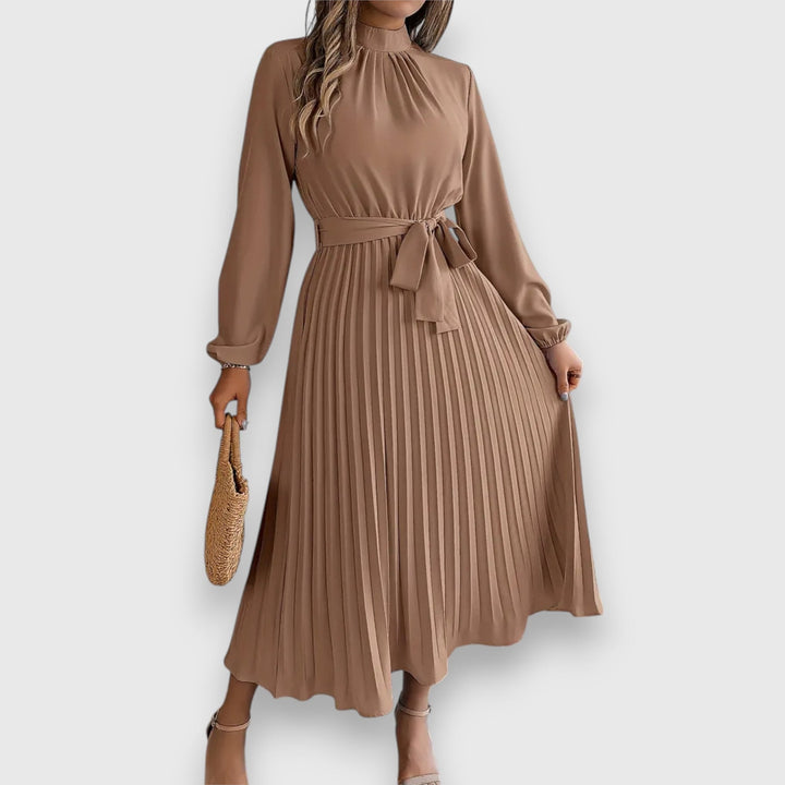 Elegant pleated midi dress in black with fluid drape and midi-length hemline